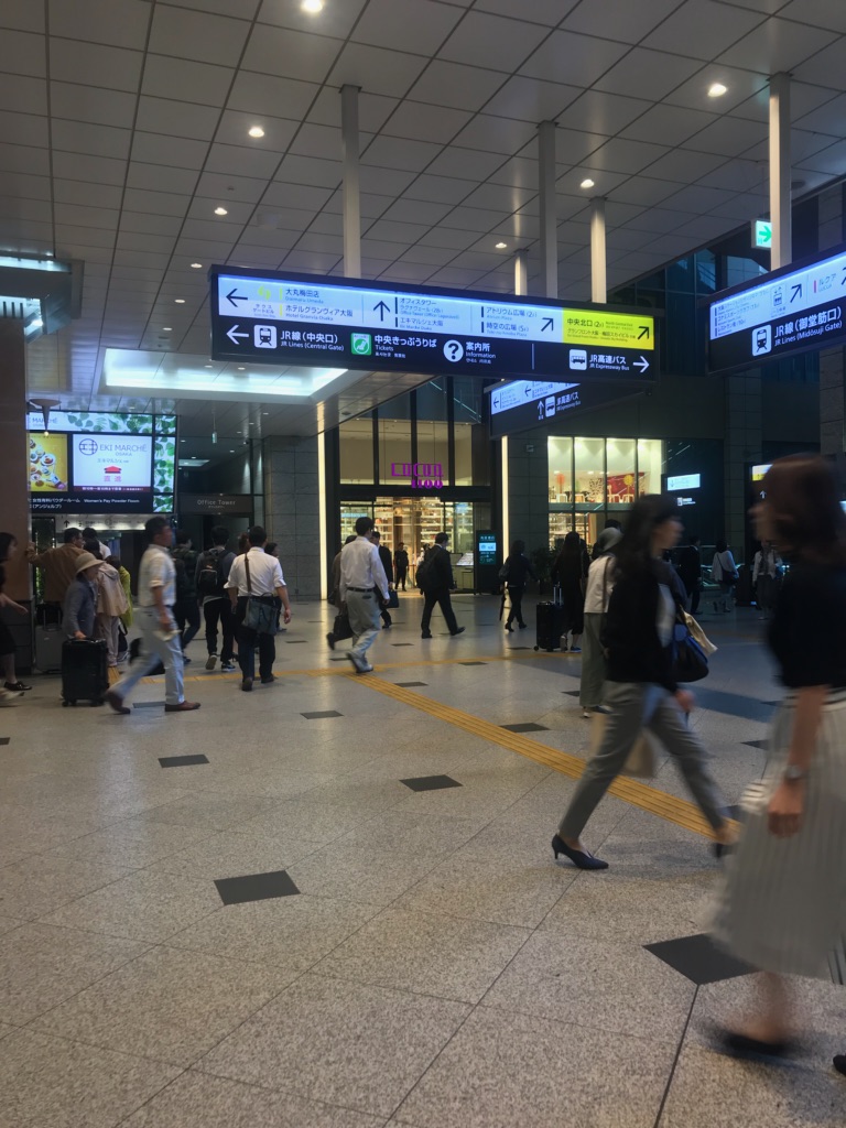 梅田ルクアの朝の入り口はどこ 蔦屋書店やスタバは早朝利用がおすすめ